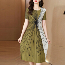 批发贵妇人褶皱<b class='q'>连衣裙</b>2026夏季新款<b class='q'>高端</b>气质名媛大码百褶裙妈妈装裙子