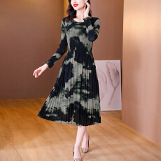 批发山褶长袖连衣裙女秋季新款 垂感压褶显瘦<b class='q'>中长款</b>A字裙
