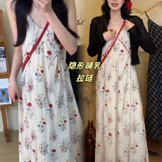 批发2026法式气质碎花连衣裙哺乳衣<b class='q'>夏</b>新款度假时尚显瘦背心长裙