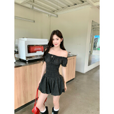 批发实拍实价～一字肩松紧收腰显瘦格子<b class='q'>连体</b>裤女复古泡泡袖连衣裙裤