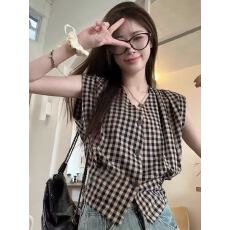 批发复古<b class='q'>红色</b>格子背心无袖衬衫女设计感小众夏季外穿2025新款掐腰<b class='q'>上衣</b>