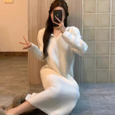 批发韩系连帽针织<b class='q'>连衣裙</b>女秋冬韩版宽松显瘦过膝长款v领打底毛衣裙