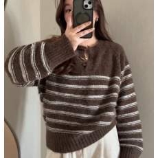 批发韩系少女感撞色条纹<b class='q'>针织衫</b>上衣女宽松休闲显瘦圆领牛角扣套头<b class='q'>毛衣</b>