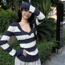 批发韩系撞色条纹麻花V领<b class='q'>长袖</b>打底衫女秋冬内搭叠穿修身显瘦针织毛衣