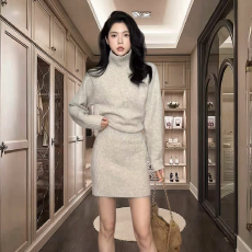 批发<b class='q'>韩版</b>高领<b class='q'>长袖</b>针织连衣裙女秋冬收腰显瘦百搭高级感打底包臀短裙子