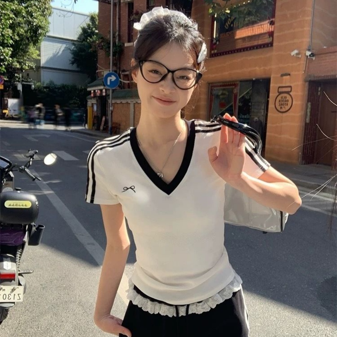 여름 새로운 달콤한 스타일 V넥 배색 긍정적 인 어깨 반팔 t 소매 슬림해 보이는 몸매 가꾸기 고정 벨트 가슴 패드 의류