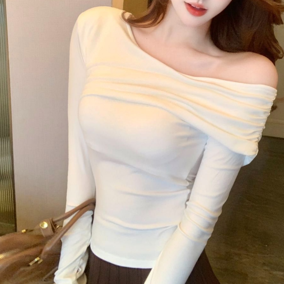긴팔 비스듬한 칼라 튜브탑 슬림해 보이는 오프숄더 섹시함 오프숄더 긴팔 맨위 핫걸 몸매 가꾸기 디자인 센스 티셔츠