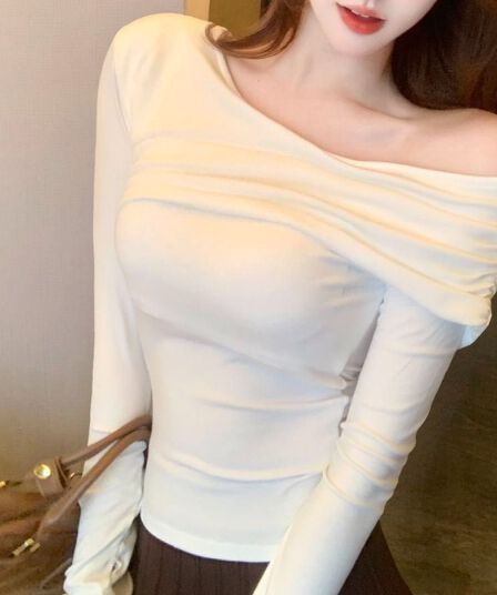 긴팔 비스듬한 칼라 튜브탑 슬림해 보이는 오프숄더 섹시함 오프숄더 긴팔 맨위 핫걸 몸매 가꾸기 디자인 센스 티셔츠