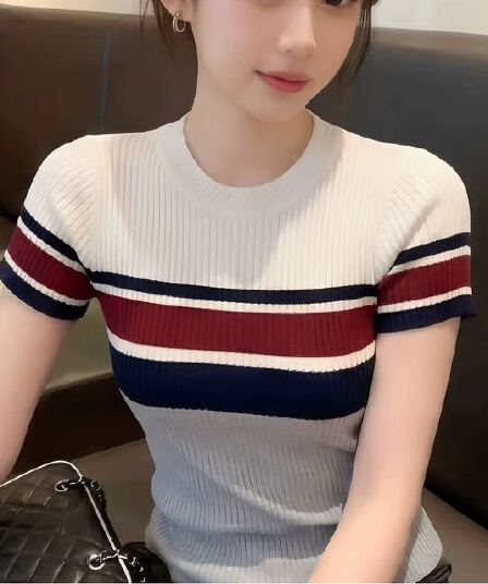 빛 요리 한 바람 라운드 넥 배색 스트라이프 반팔 니트 스웨터 여성 2026 여름 새로운 품격 슬림해 보이는 고급 센스 맨위
