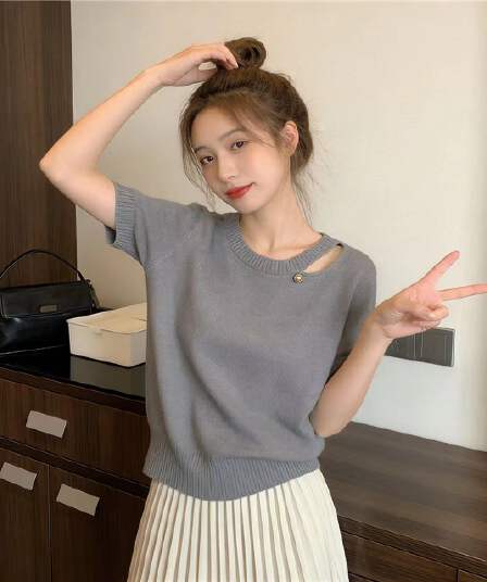 한 부서 패션 홀로우 아웃 라운드 넥 화이트 반팔 니트 스웨터 여성 품격 슬림해 보이는 여름 새로운 느슨함 센스 얇은 맨위
