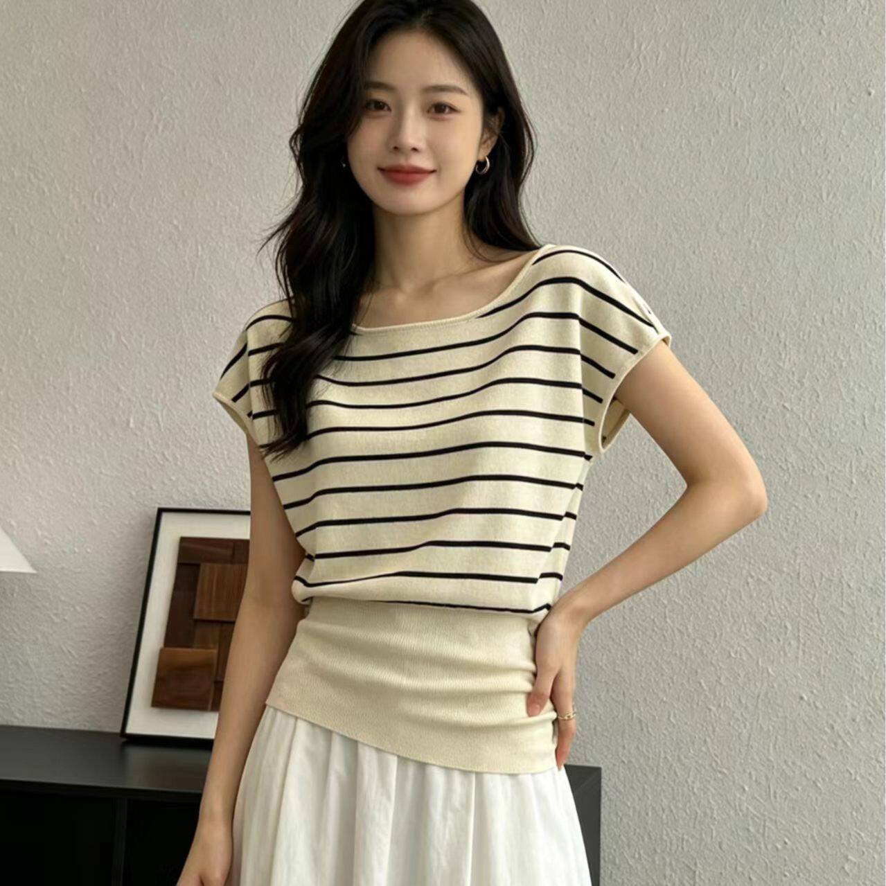 고급 센스 품격 디자인 센스 작은 대중 반팔 티셔츠 여성 여름 새로운 허리 수축 Chic 다용도 캐주얼 맨위 서비스