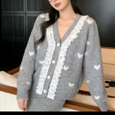 批发韩系温柔风蕾丝拼接针织V领开衫好看提花爱心<b class='q'>春</b>秋毛衣外套显瘦