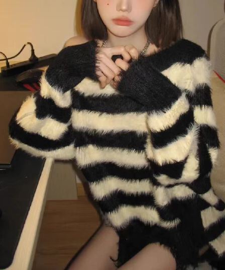느긋한 바람 부드러운 찹쌀 모방 밍크 울 지퍼 새는 어깨 스웨터 여자 봄 가을 두꺼운 루즈핏 외출용 스트라이프 니트