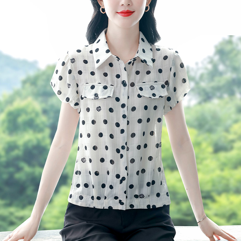 패션 연령 감소 외국 가스 도트 무늬 반팔 셔츠 여름 새로운 슬림해 보이는 다용도 캐주얼 품격 여성 의류 디자인 센스 맨위