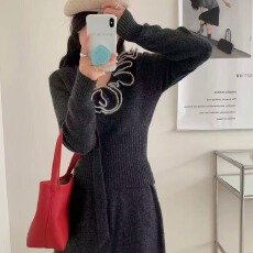 批发复古<b class='q'>可爱</b>纯欲甜美连衣裙女秋冬新款气质灰色内搭针织两件套长裙子