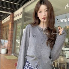批发早秋开衫<b class='q'>女</b>针织外套高级感春秋季短款长袖刺绣外搭上衣