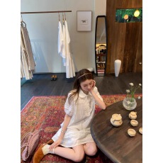 批发Realzz official一甯章章5/15奶白栀 少女感拼接蕾丝娃娃领<b class='q'>连衣裙</b>