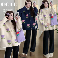 批发实拍 冬季宽松加厚韩系花朵甜美毛衣外套+打底衫+裤子潮妈三件套