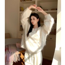 批发2025秋冬新款今年流行漂亮奶fufu巨好看的软糯圆领白色毛衣女上衣
