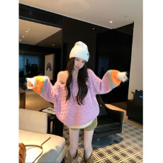 批发2025早秋款韩系甜美慵懒粉色V领露肩针织毛衣女宽松显瘦百搭上衣