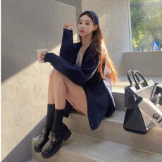 批发2025早秋新款藏青色针织开衫慵懒感学院风V领宽松秋冬毛衣外套女