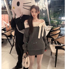 批发法式灰色一字肩针织连衣裙子女秋冬季2025新款巨好看气质包臀短裙