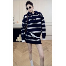 批发2025<b class='q'>韩国</b>东大门秋冬毛衣套装两件套条纹连帽毛衣女