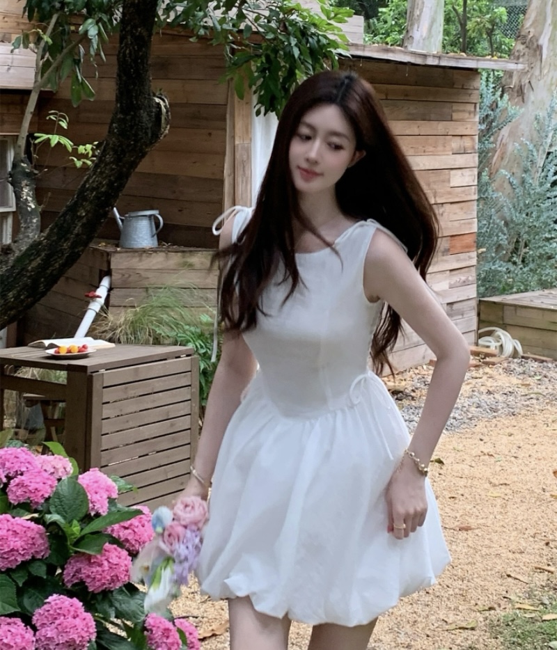 재고 있음 nola vina 달콤함 천 금빛 바람 민소매 꽃밭 여성 드레스 여름 허리 수축 슬림해 보이는 삼색 중간 길이 스커트