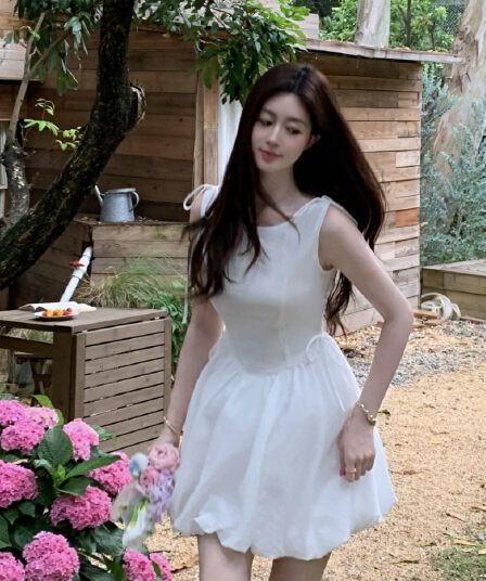 재고 있음 nola vina 달콤함 천 금빛 바람 민소매 꽃밭 여성 드레스 여름 허리 수축 슬림해 보이는 삼색 중간 길이 스커트