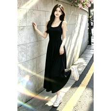 批发实拍 气质简约黑白色<b class='q'>吊带</b>连衣裙夏季新款女拼接收腰显瘦A字长裙