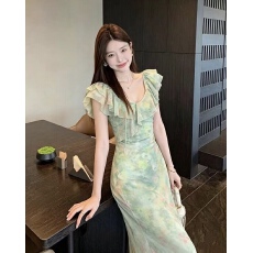 批发法式荷叶边<b class='q'>绿色</b>碎花<b class='q'>连衣裙</b>女2026新款夏日清爽田园风度假显瘦长裙