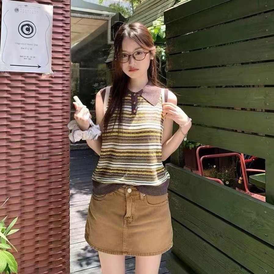 2026 여름 새로운 레트로 배색 POLO 칼라 스트라이프 니트 폴로 칼라 베스트 하이웨이스트 데님 미니 스커트 투피스 세트