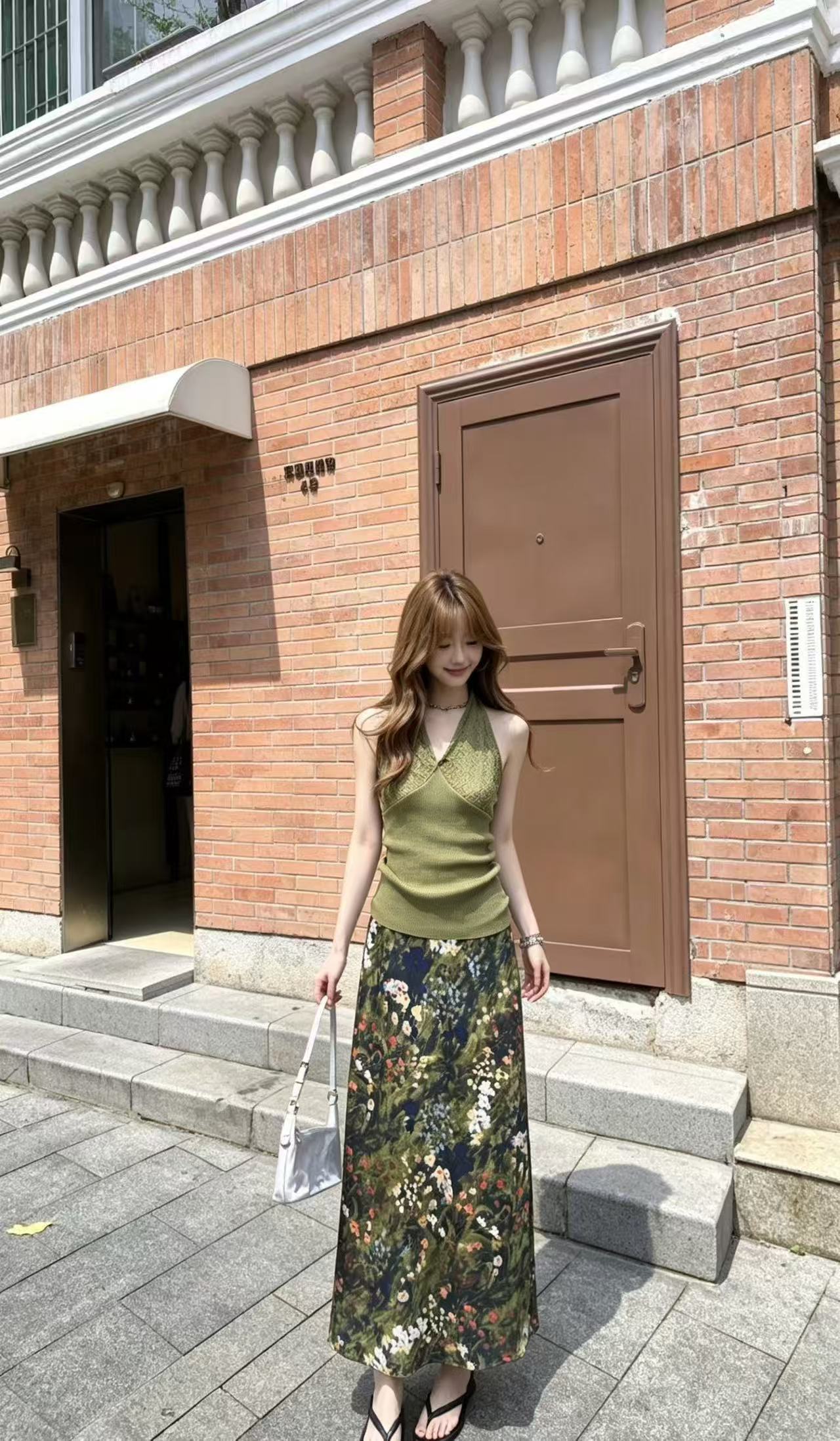 새로운 핫걸 디자인 센스 외출용 행침 목 작은 슬링 조끼 하이웨이스트 슬림해 보이는 프린트 반신 치마 세트