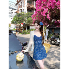 批发法式蕾丝<b class='q'>蓝色</b>碎花吊带<b class='q'>连衣裙</b>夏季度假风小个子收腰显瘦A字裙