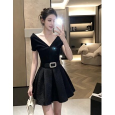 批发法式高级感V领黑色<b class='q'>连衣裙</b>时尚气质显瘦收腰A字半身短裙配腰带女
