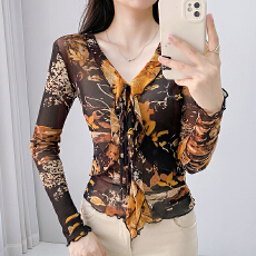 批发春夏新款V领长袖镂空荷叶边拼接网纱印花t恤女修身小衫<b class='q'>潮</b>