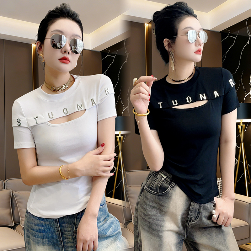 새로운 몸매 가꾸기 패션 라운드 넥 단색 알파벳 패치워크 반팔 외국 가스 디자인 센스 티셔츠 여성 기본 셔츠