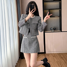 批发<b class='q'>赵</b><b class='q'>丽</b><b class='q'>颖</b><b class='q'>同款</b>2025秋冬新款人字纹灰混色小香风重工镶钻钻饰外套套装