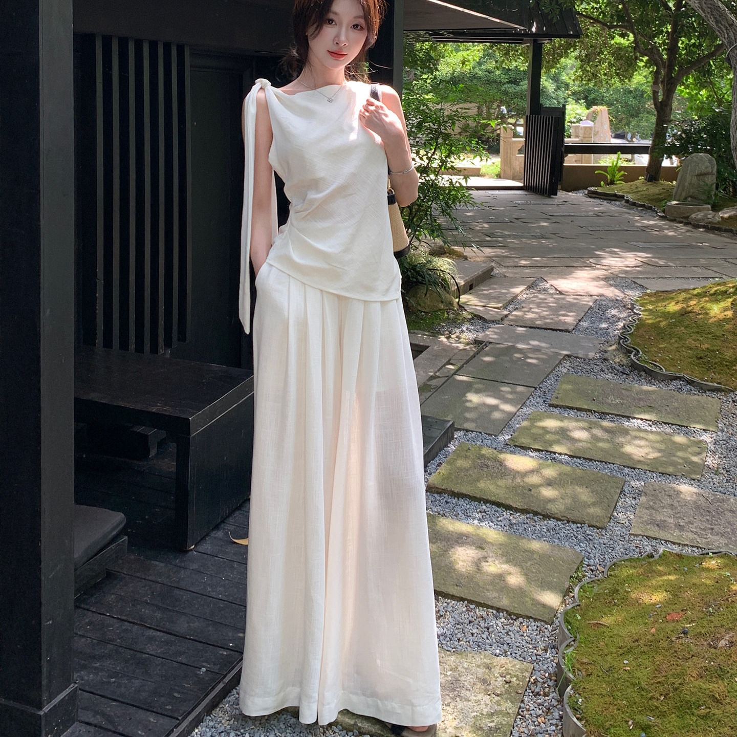 2026 새로운 여름 전체 집합 ootd 느슨함 센스 여신 팬 화이트 민소매 맨위 바지 투피스 슈트 여성