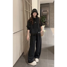 批发冬季新款洋气连帽小标卫衣+松紧腰休闲裤豹纹加绒套装