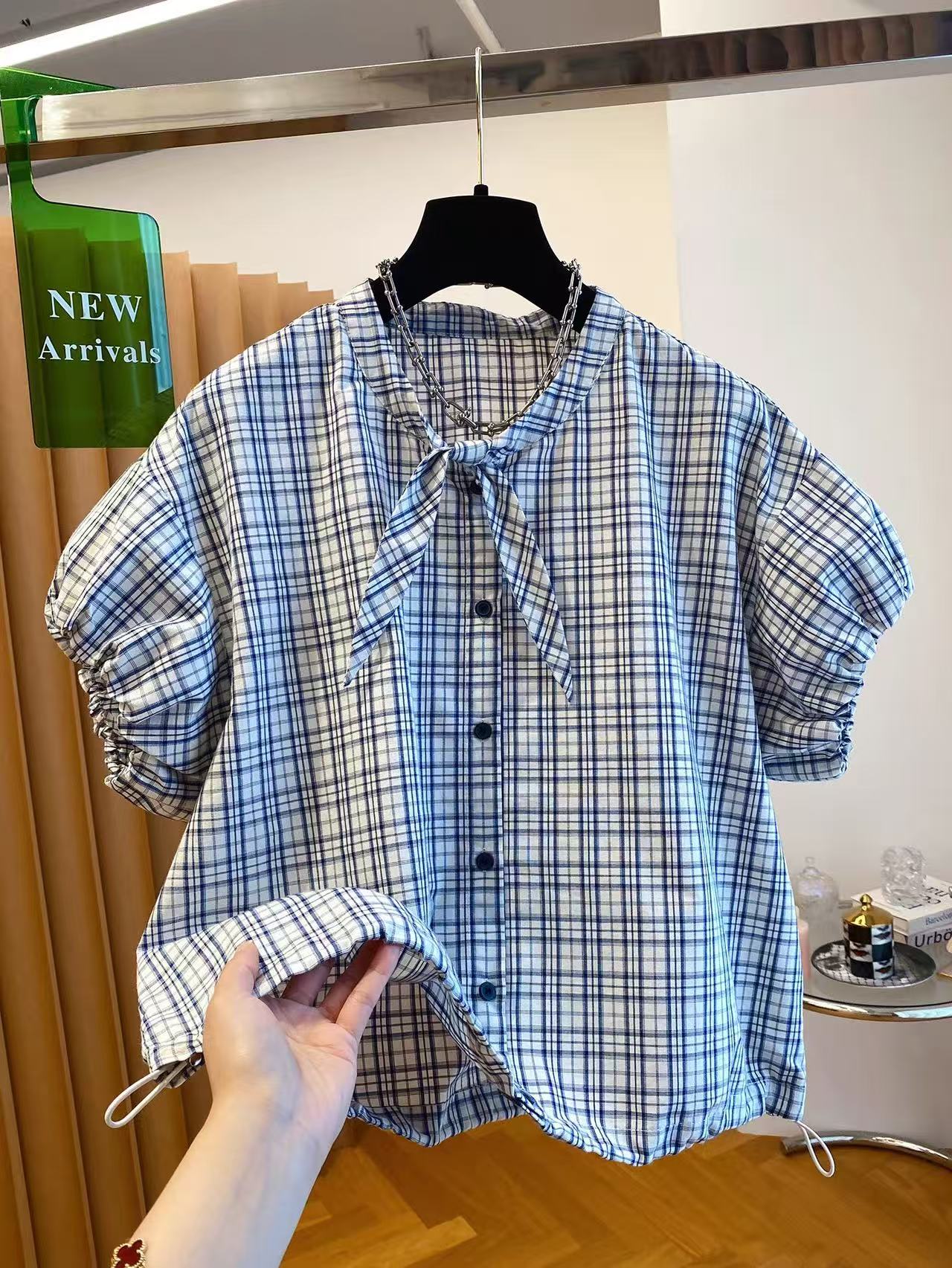 격자 무늬 셔츠 여성용 짧은 소매 거품 소매 2026 새로운 여름 루즈핏 달콤함 외국 가스 연령 감소 밑단 펌프 로프 맨위