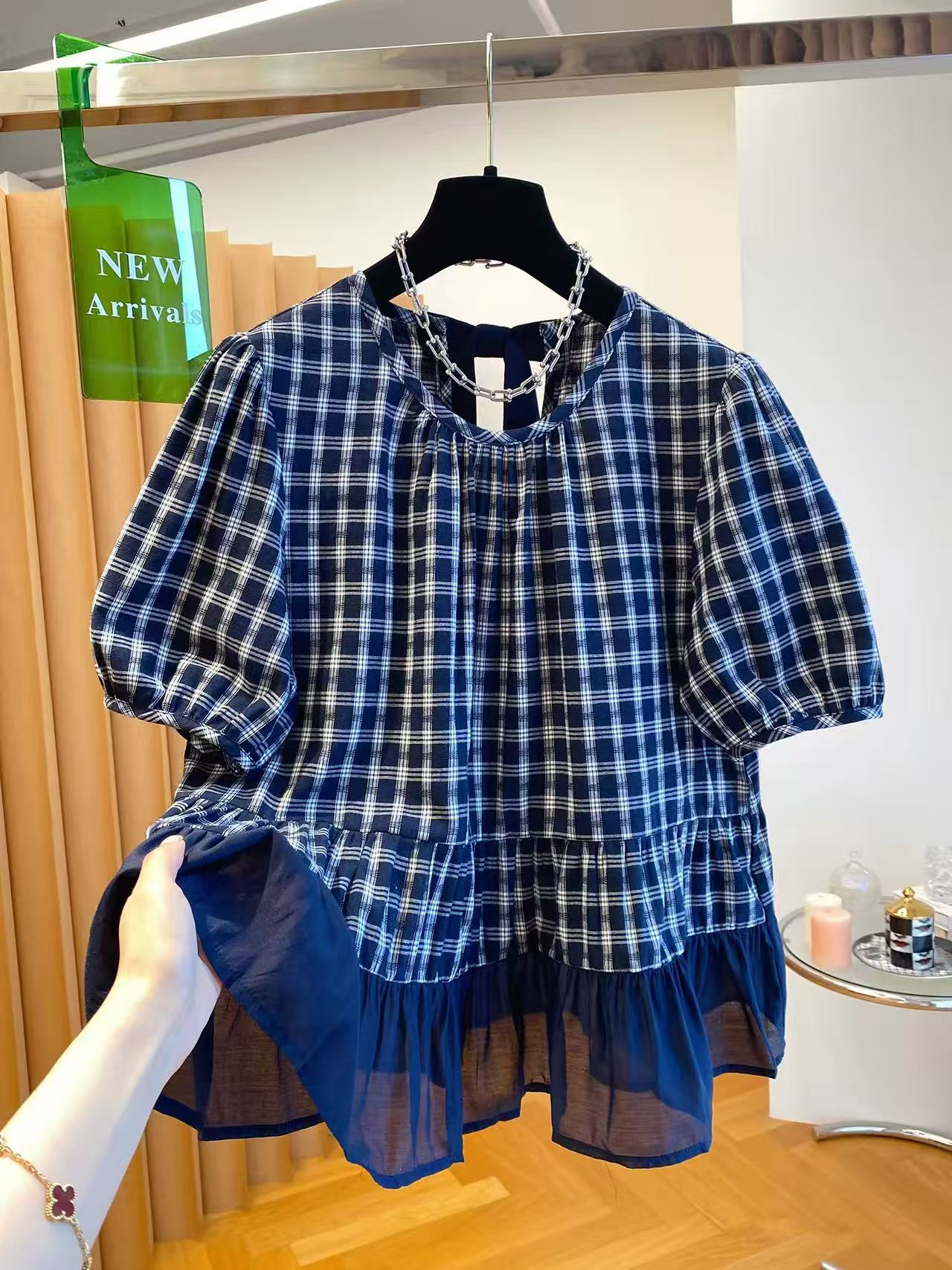 격자 무늬 셔츠 여성용 짧은 소매 거품 소매 2026 새로운 여름 루즈핏 달콤함 연령 감소 자이언트 잘 생긴 프릴 맨위