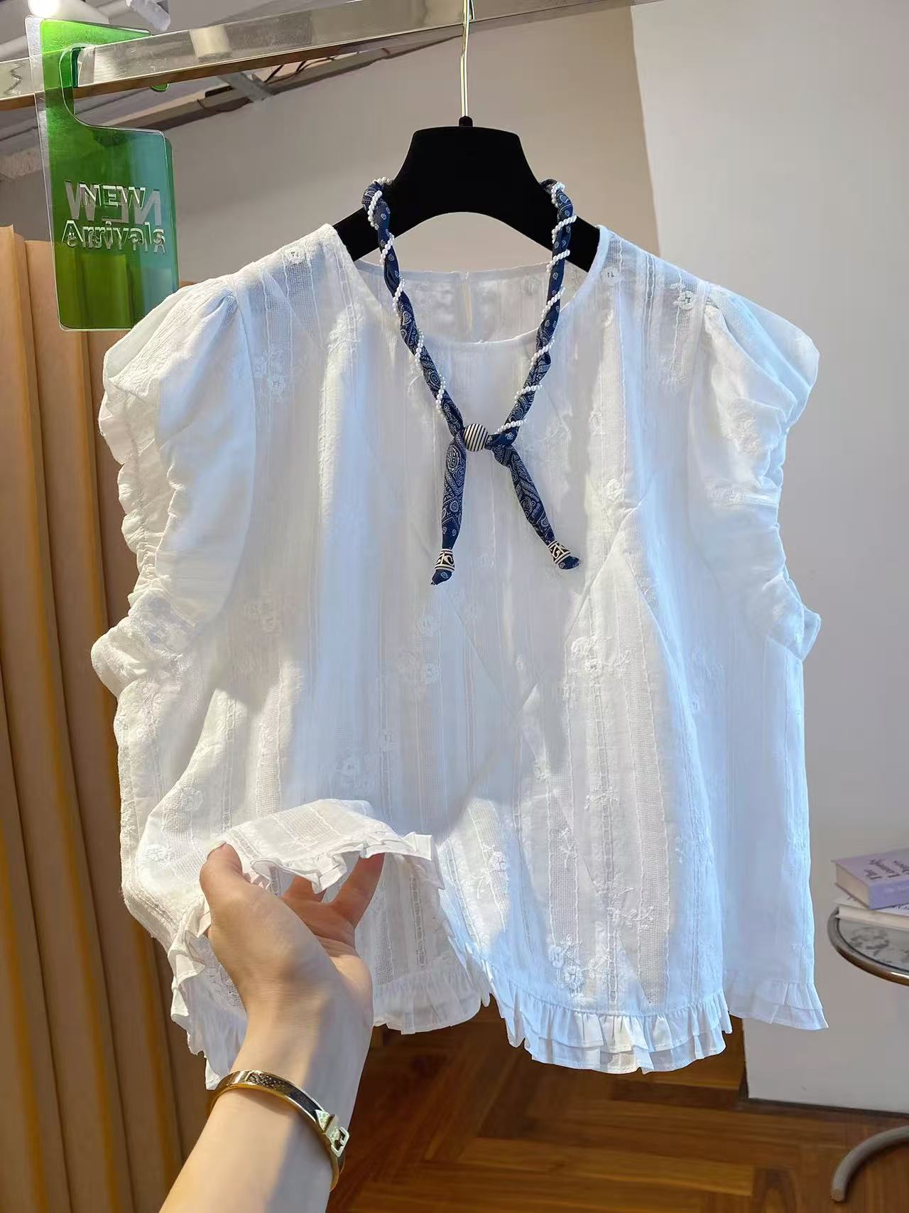 슈퍼 잘 생긴 주름 프릴 셔츠 여성용 짧은 소매 2026 새로운 루즈핏 외국 가스 라운드 넥 거품 소매 작은 셔츠 맨위