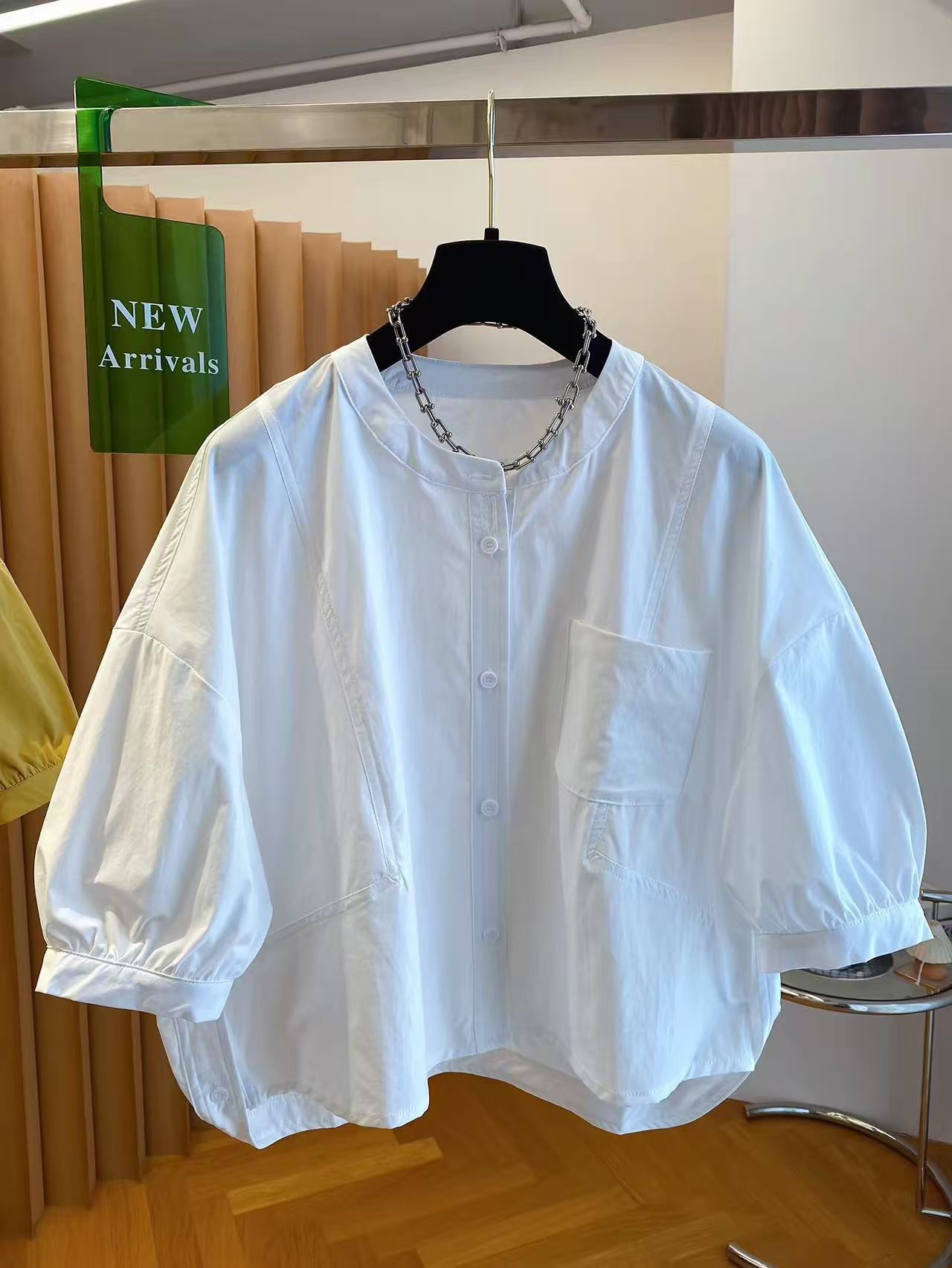 고급 센스 라운드 넥 반소매 여성 셔츠 여름 2026 새로운 루즈핏 캐주얼 슈퍼 잘 생긴 중간 소매 반팔 셔츠 맨위