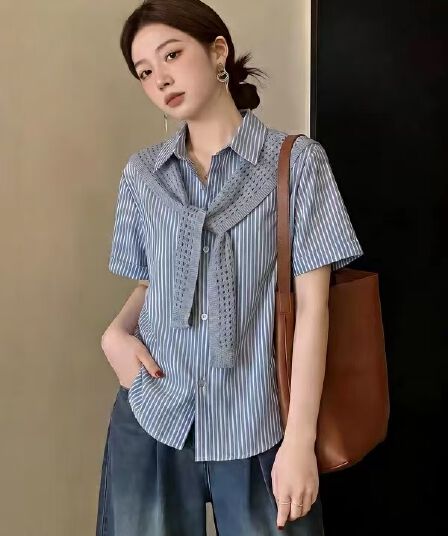 수 있습니다. 소금 수 있습니다. 달콤한 파란색 스트라이프 긍정적 인 어깨 반팔 여성 셔츠 2026 여름 새로운 빅 사이즈 지방 mm 숄 스택 착용 맨위