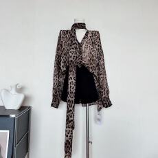 批发区区欧阳美貌野心家'吴宣仪同款!豹纹轻薄雪纺衬衫美胸三角杯吊带