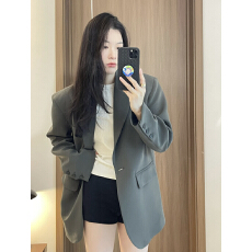 批发实拍 灰色西装<b class='q'>外套</b>女秋冬高级设计感休闲气质廓形宽松显瘦小西服