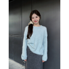 批发实拍软糯奶呼呼蓝色马海毛圆领毛衣女宽松慵懒外穿套头针织衫上衣