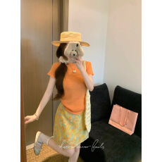 批发实拍 <b class='q'>短袖</b>针织衫春装女款镂空上衣+春日油画感莱赛尔碎花半身裙