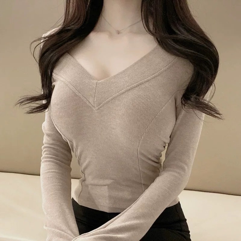 한국 동대문 신제품 보여주기 좋은 인물 섹시함 여성 V넥 기본 셔츠 티셔츠 se